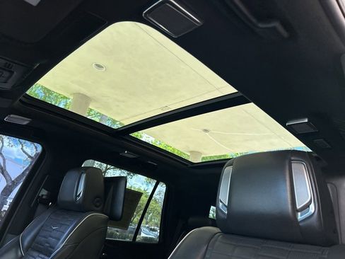 Used 2021 Cadillac Escalade Sport Platinum RWD image 17