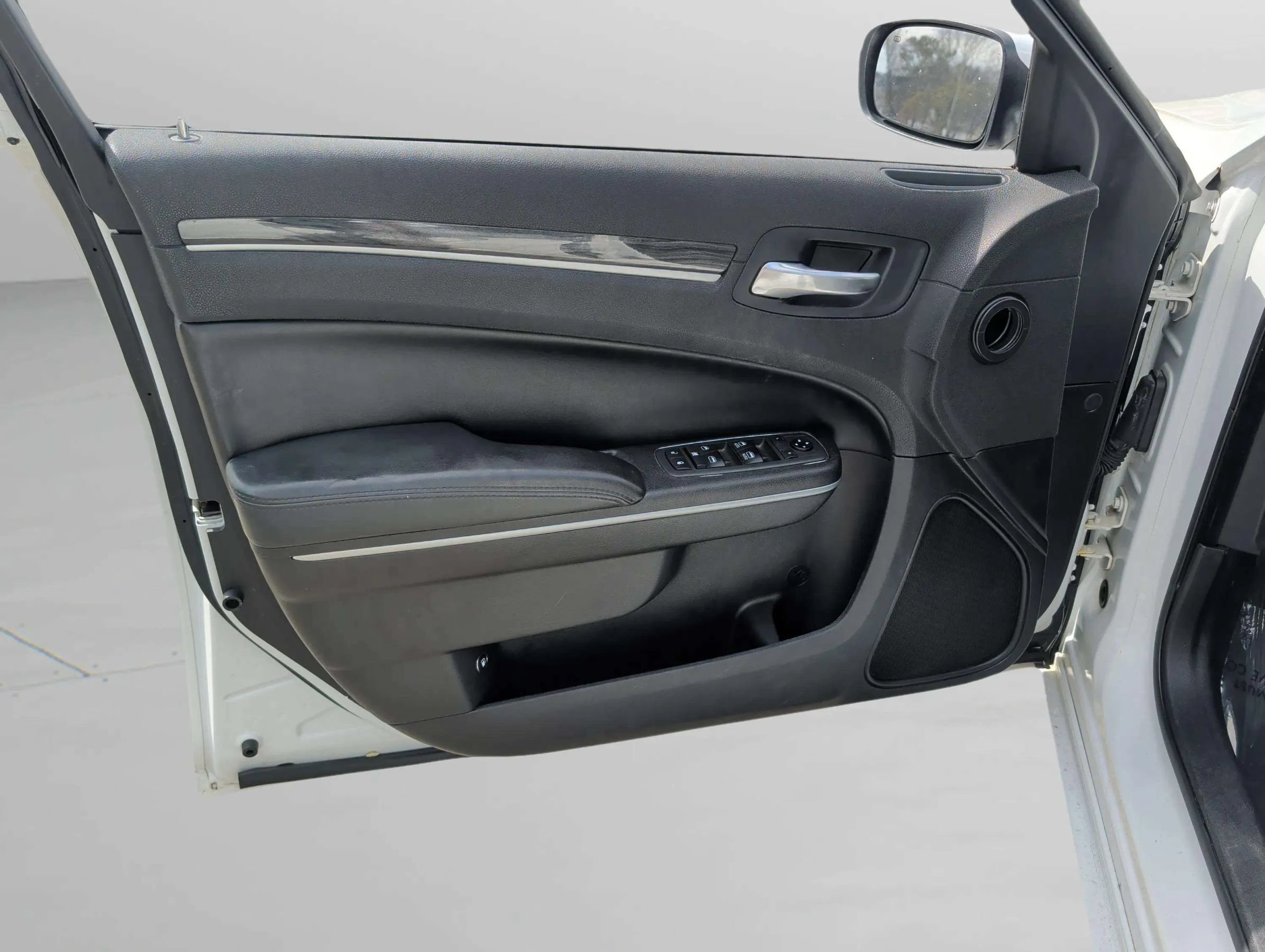 Used 2021 Chrysler 300 Touring RWD image 29