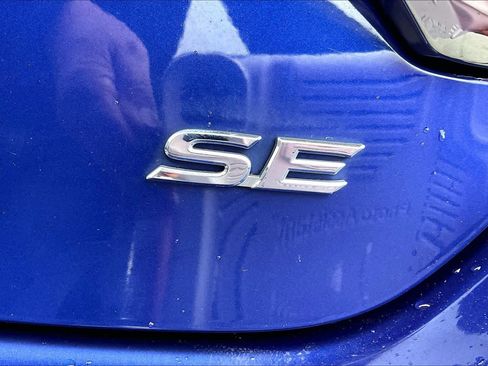 Used 2015 Toyota Camry SE FWD image 10