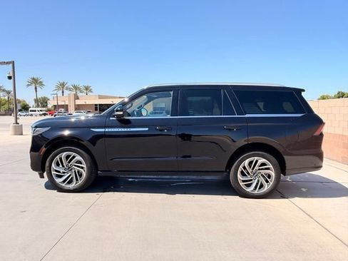 Used 2025 Lincoln Navigator Reserve AWD/4WD image 11