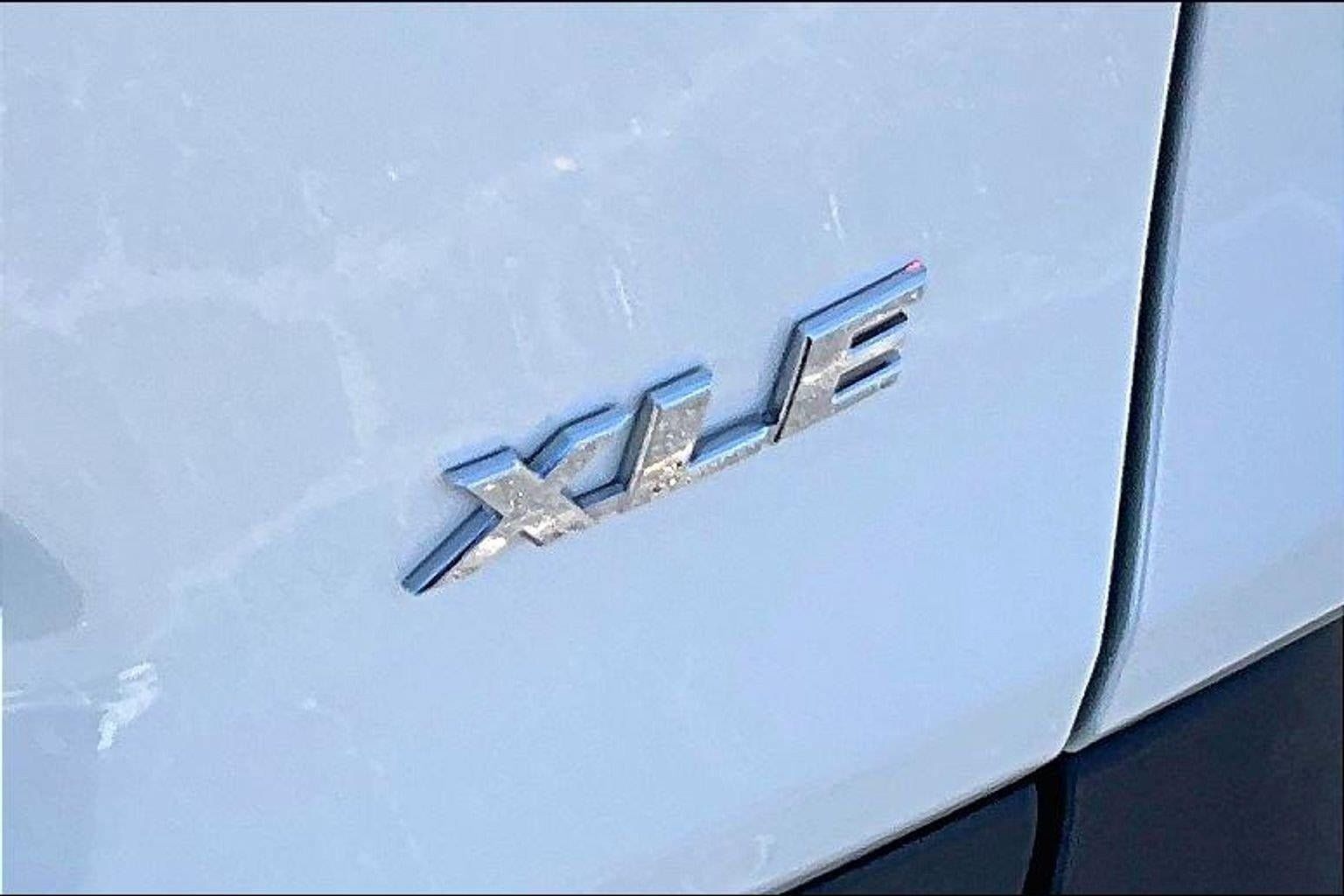 Used 2023 Toyota RAV4 XLE Premium FWD image 8