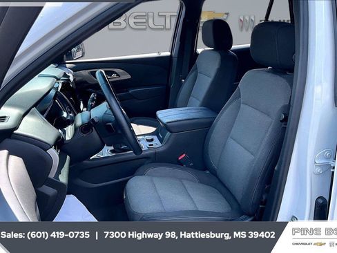 Used 2023 Chevrolet Traverse LT FWD image 18