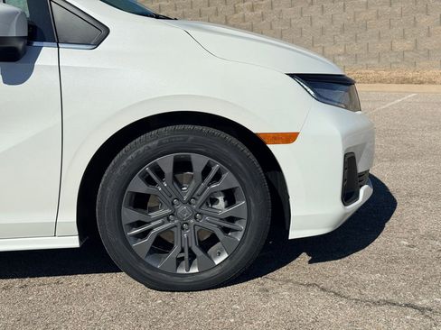 New 2026 Honda Odyssey Touring image 9