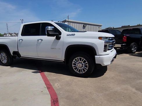Used 2023 Chevrolet Silverado 2500 High Country w/ Z71 Off-Road Package AWD/4WD image 2