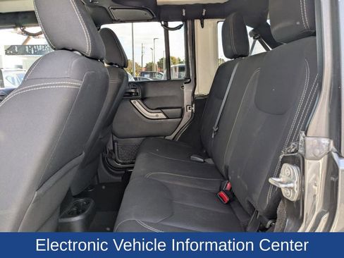 Used 2017 Jeep Wrangler Unlimited Rubicon w/ Connectivity Group image 13