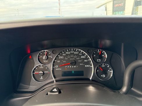 Used 2024 GMC Savana 2500 w/ Driver Convenience Package RWD image 18