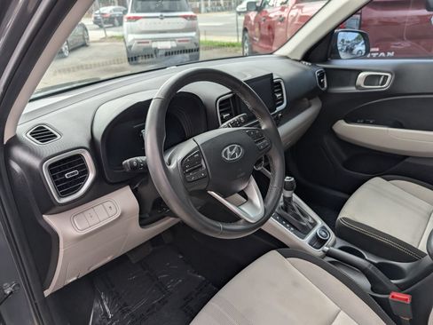 Used 2025 Hyundai Venue SEL FWD image 12