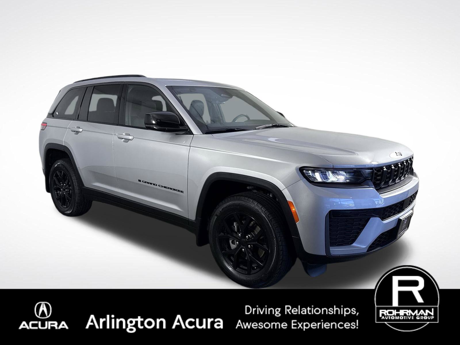 Used 2026 Jeep Grand Cherokee Altitude AWD/4WD image 3