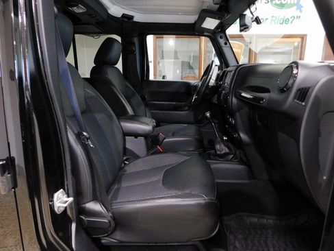 Used 2016 Jeep Wrangler Unlimited Sahara image 94