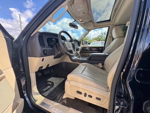 Used 2015 Lincoln Navigator 4WD w/ Equipment Group 101A Reserve image 8