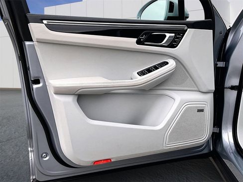 Used 2022 Porsche Macan image 19