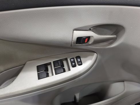 Used 2013 Toyota Corolla LE FWD image 15