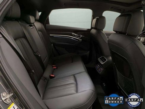 Used 2024 Audi Q8 e-tron Premium Plus image 22