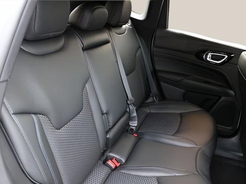 New 2026 Jeep Compass Latitude image 17