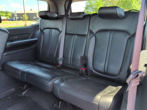 Used 2024 Jeep Wagoneer Series II AWD/4WD image 38