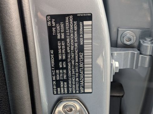 Certified 2026 Porsche Macan image 30