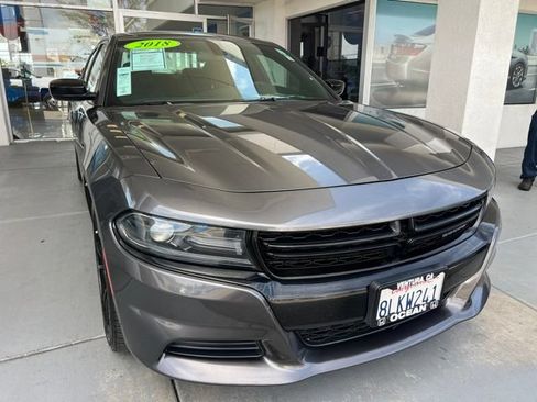 Used 2018 Dodge Charger SXT w/ Blacktop Package RWD image 4