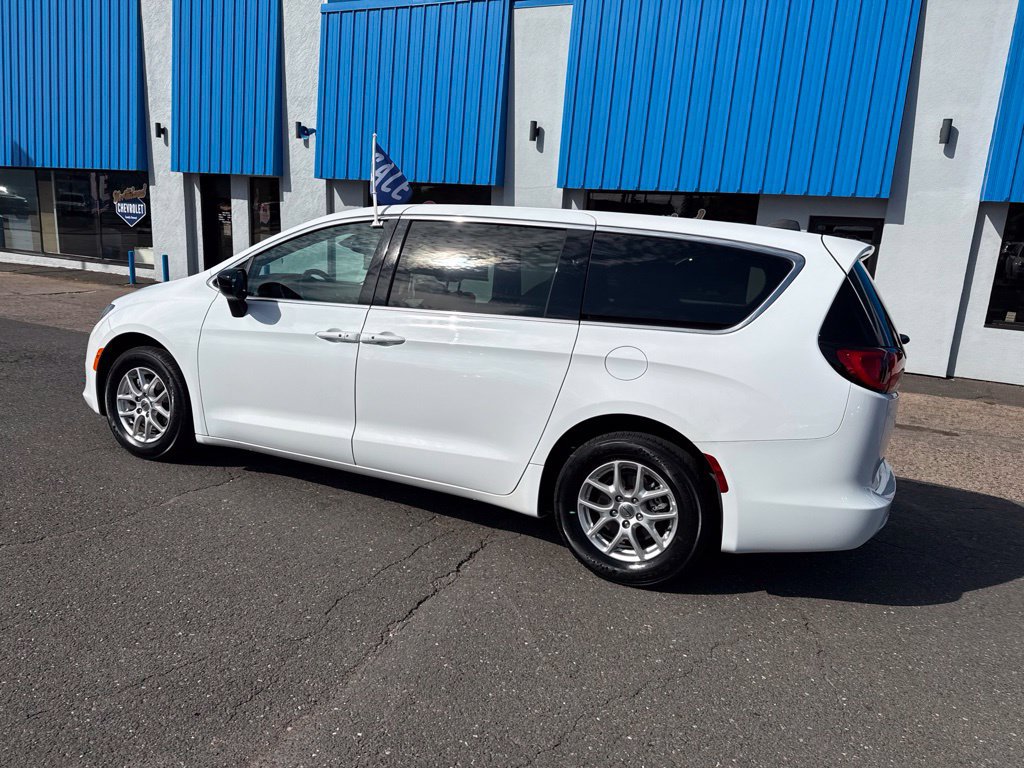 Used 2024 Chrysler Voyager LX FWD image 16