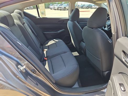 Used 2025 Nissan Altima 2.5 SV FWD image 30