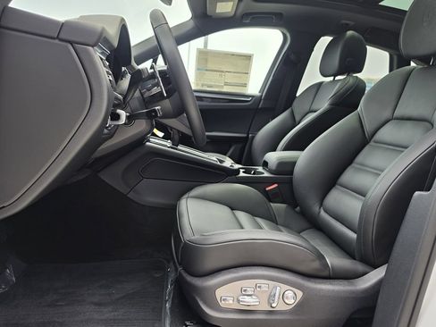 New 2026 Porsche Macan AWD/4WD image 16