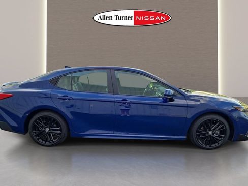 Used 2026 Toyota Camry SE FWD image 5