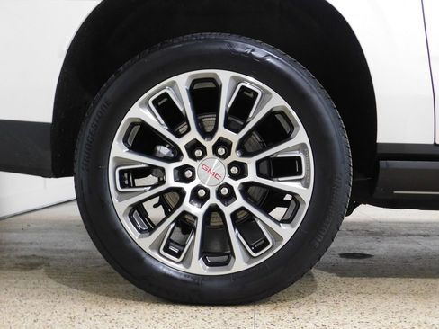 Used 2025 GMC Yukon XL Denali w/ Denali Reserve Package AWD/4WD image 97