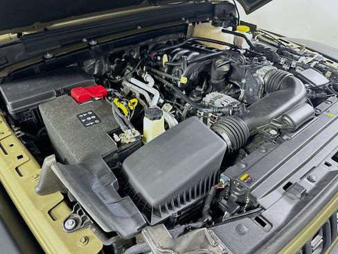 Used 2025 Jeep Gladiator Rubicon w/ Convenience Group AWD/4WD image 26