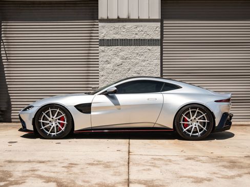 Used 2019 Aston Martin V8 Vantage Coupe RWD image 8