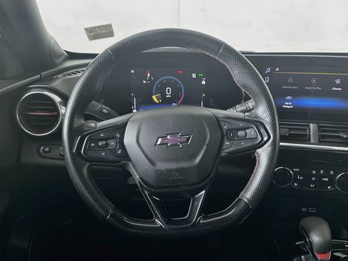 Used 2024 Chevrolet Trax RS FWD image 18