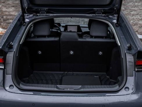 Used 2025 Toyota Prius LE FWD image 19