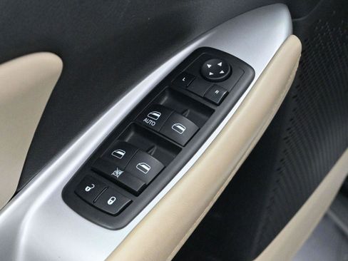 Used 2013 Dodge Journey SXT w/ Flexible Seating Group image 11