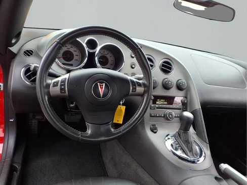Used 2006 Pontiac Solstice Convertible w/ Premium Package image 8