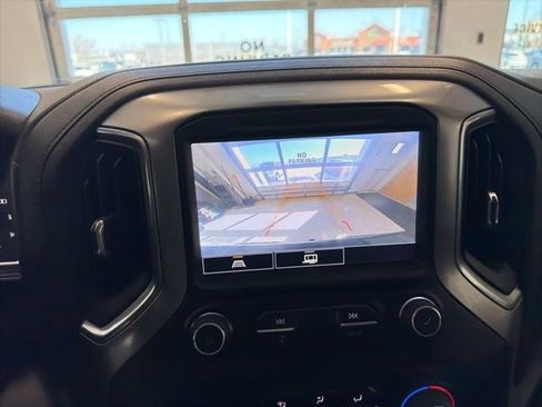 Used 2021 Chevrolet Silverado 1500 LT Trail Boss w/ Convenience Package II image 2