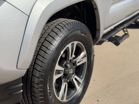 Used 2018 Toyota Tacoma TRD Sport w/ Technology Package RWD image 16