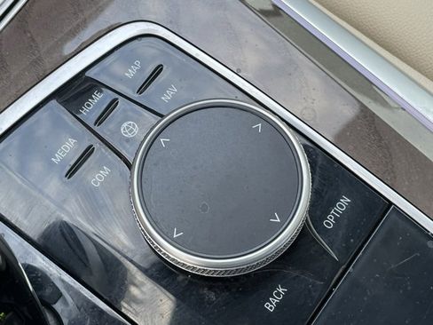 Used 2022 BMW X5 xDrive40i w/ Parking Assistance Package image 25