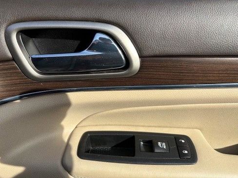 Used 2015 Jeep Grand Cherokee Overland w/ Advanced Technology Group image 11