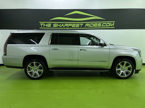 Used 2017 Cadillac Escalade ESV Luxury AWD/4WD image 11