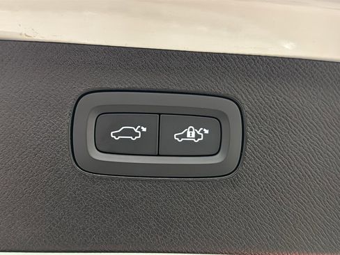 Used 2025 Volvo XC90 B6 Plus image 31