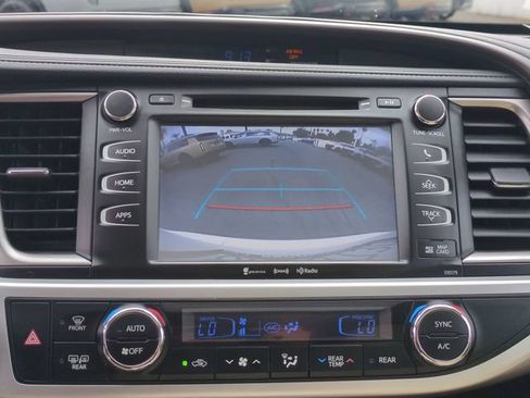 Used 2017 Toyota Highlander XLE w/ Carpet Mat Package AWD/4WD image 24