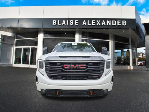 Used 2024 GMC Sierra 1500 AT4 w/ Technology Package AWD/4WD image 9