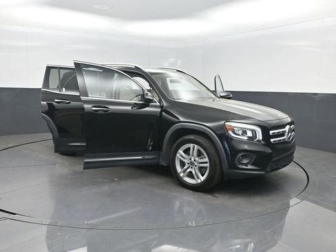 Used 2020 Mercedes-Benz GLB 250 w/ Premium Package image 37