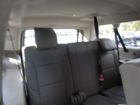 Used 2018 GMC Yukon XL SLT image 30