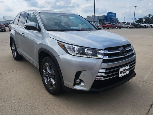 Used 2019 Toyota Highlander Limited Platinum AWD/4WD image 3