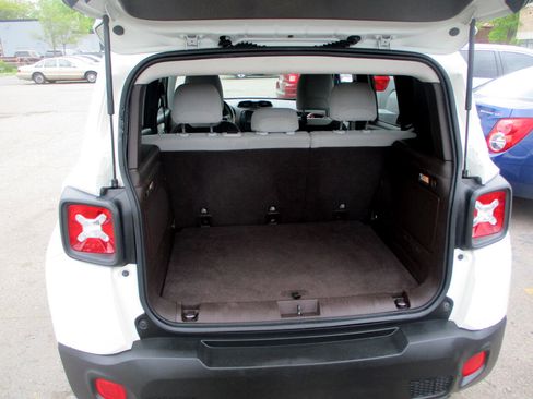 Used 2015 Jeep Renegade Latitude w/ Cold Weather Group II image 6