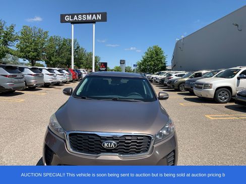 Used 2019 Kia Sorento AWD image 2