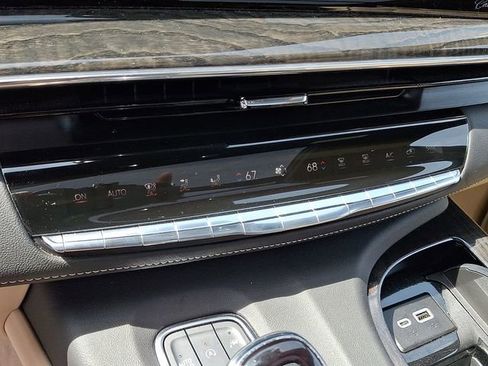 Certified 2023 Cadillac Escalade Premium Luxury image 13