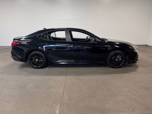 Used 2025 Toyota Camry SE image 2