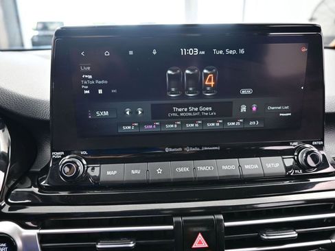 Used 2022 Kia Seltos EX image 25