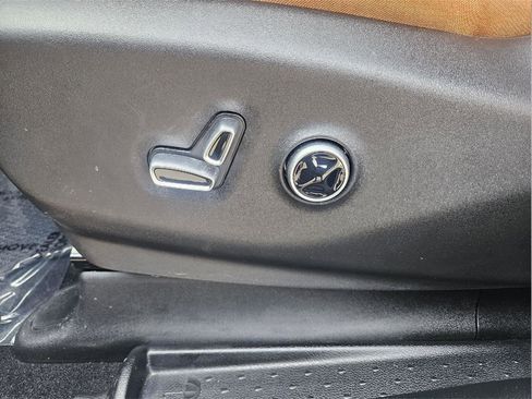 Used 2025 Chrysler Pacifica Pinnacle image 59