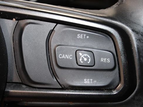 Used 2018 Jeep Wrangler Unlimited Sport S AWD/4WD image 21